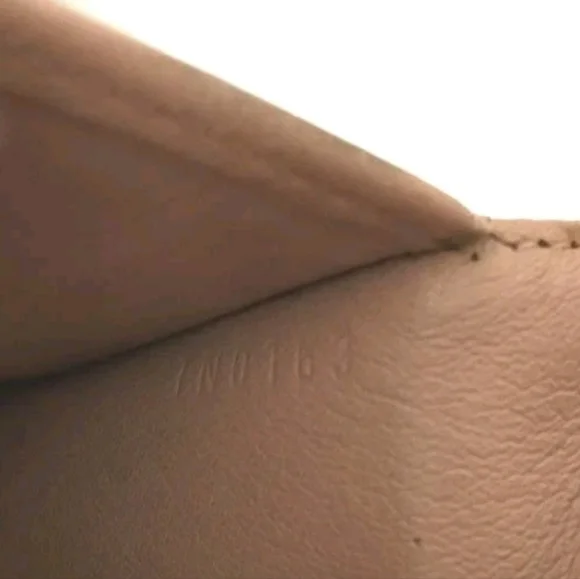 Louis Vuitton Mahina Portefeuille Amelia Trifold Wallet Pink - Picture 9 of 12